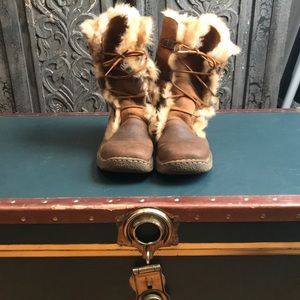 Born shearling boots!
